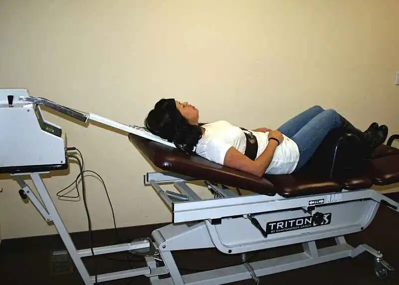 DecompressionTraction